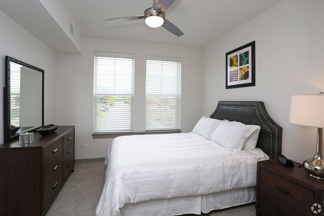 700 E Algonquin Road 2412, Schaumburg, IL 60173