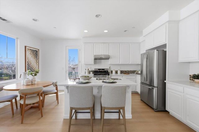 917 Vida Larga Loop, Milpitas, CA 95035