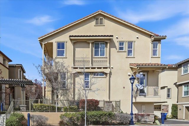 917 Vida Larga Loop, Milpitas, CA 95035
