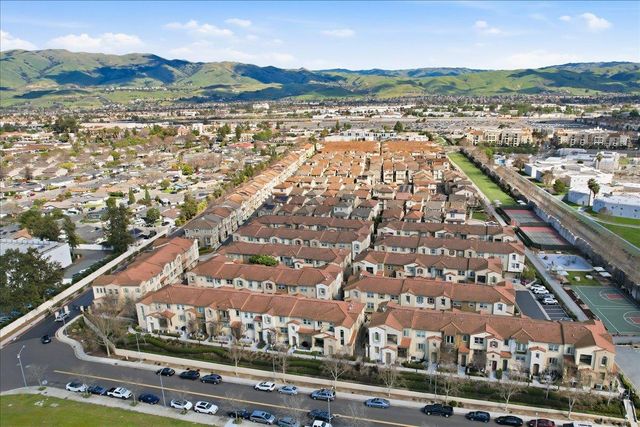 917 Vida Larga Loop, Milpitas, CA 95035