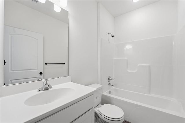 12427 S Aspen Lane, Lee's Summit, MO 64086