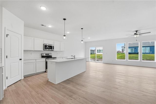 12427 S Aspen Lane, Lee's Summit, MO 64086