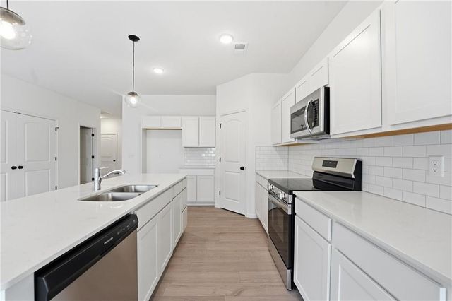 12427 S Aspen Lane, Lee's Summit, MO 64086