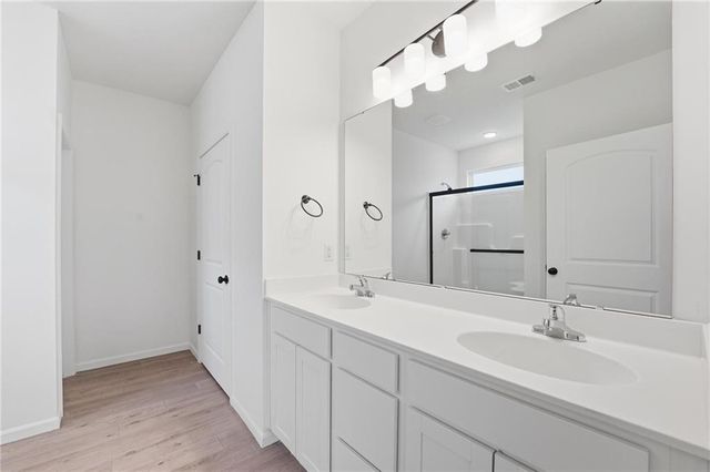 12427 S Aspen Lane, Lee's Summit, MO 64086