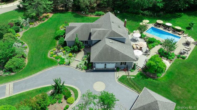 15 The Chase, Saint James, NY 11780