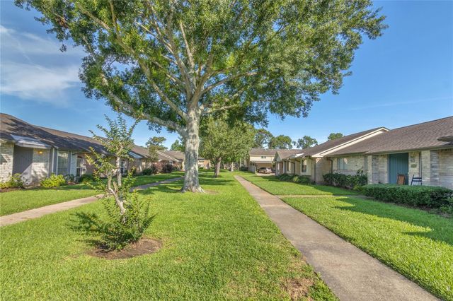 3876 Laura Leigh Drive, Friendswood, TX 77546