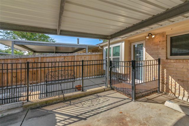 3876 Laura Leigh Drive, Friendswood, TX 77546