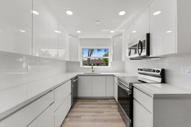 1699 Braeburn Place, Wellington, FL 33414