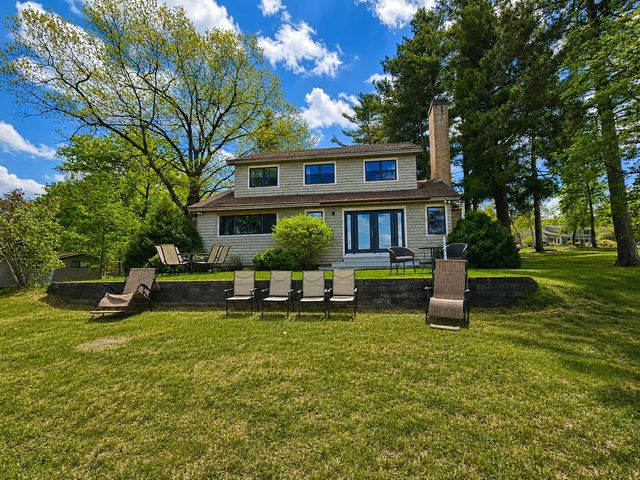1254 Bluff Road, Newport City, VT 05855