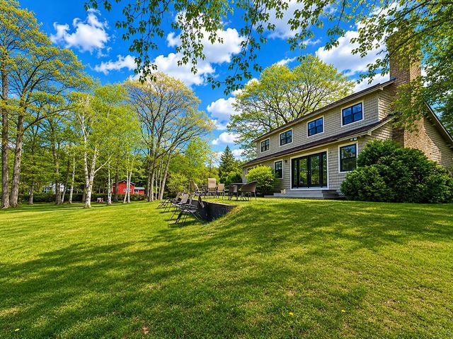 1254 Bluff Road, Newport City, VT 05855