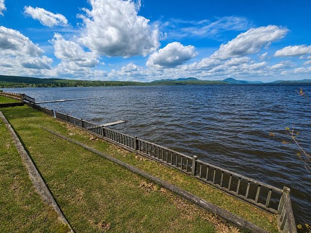 1254 Bluff Road, Newport City, VT 05855