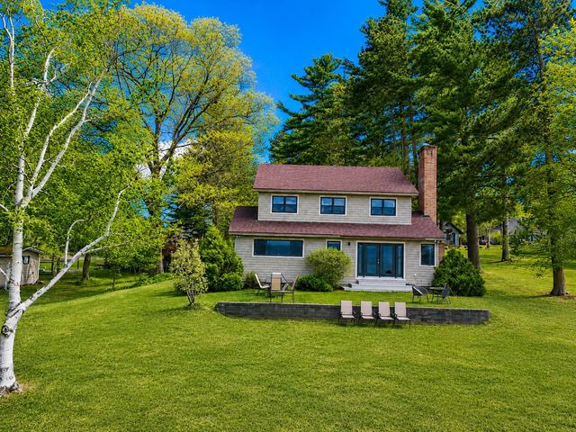 1254 Bluff Road, Newport City, VT 05855