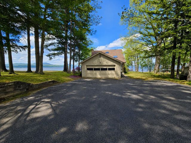 1254 Bluff Road, Newport City, VT 05855