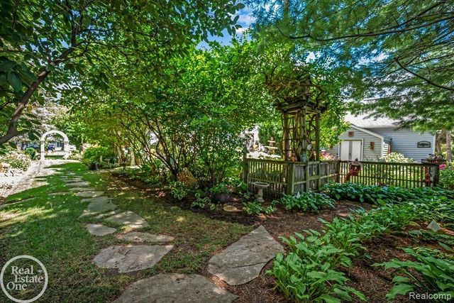 990 S Baldwin Road, Orion Twp, MI 48348