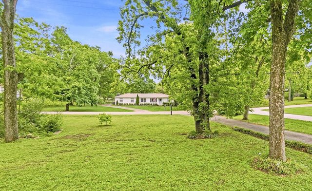 6808 Fleetwood Dr, Nashville, TN 37205
