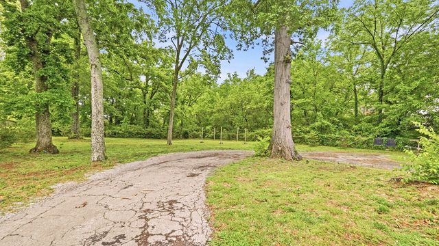 6808 Fleetwood Dr, Nashville, TN 37205