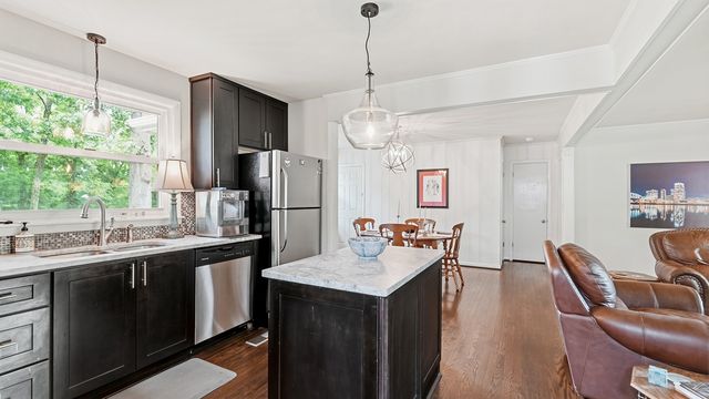 6808 Fleetwood Dr, Nashville, TN 37205