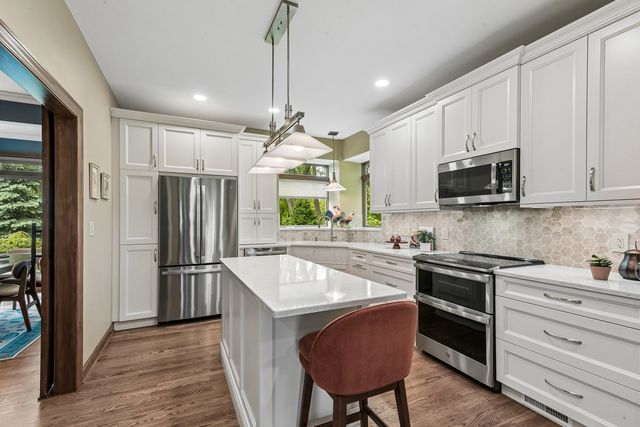 26073 W Laurel Court, Wauconda, IL 60084
