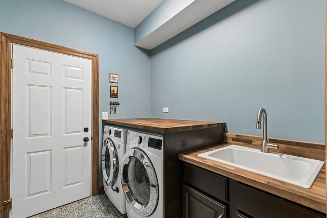 26073 W Laurel Court, Wauconda, IL 60084