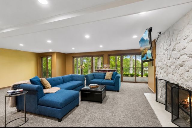 26073 W Laurel Court, Wauconda, IL 60084