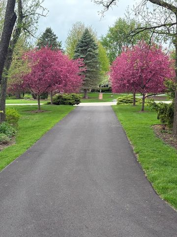 26073 W Laurel Court, Wauconda, IL 60084