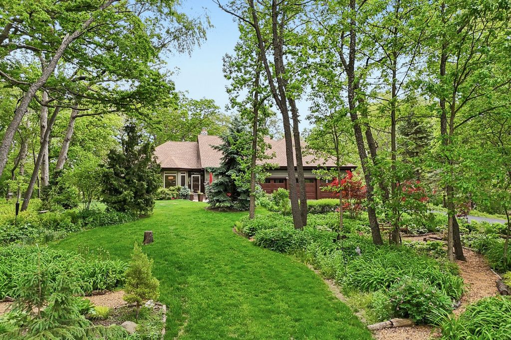 26073 W Laurel Court, Wauconda, IL 60084