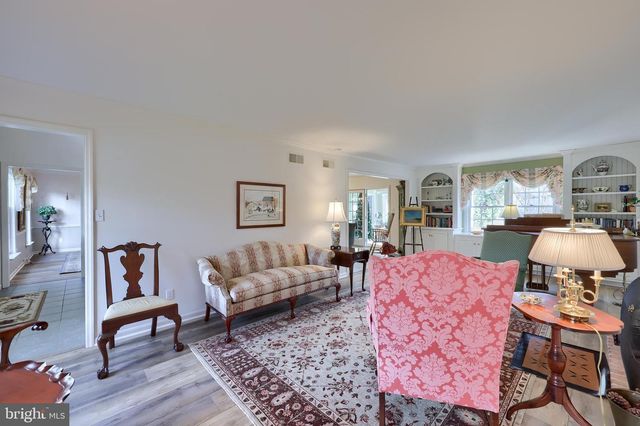 16 HORSESHOE DR, Ephrata, PA 17522