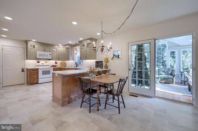 16 HORSESHOE DR, Ephrata, PA 17522