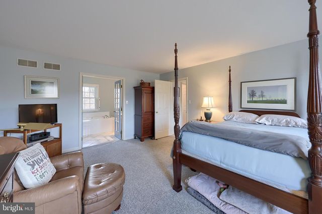 16 HORSESHOE DR, Ephrata, PA 17522