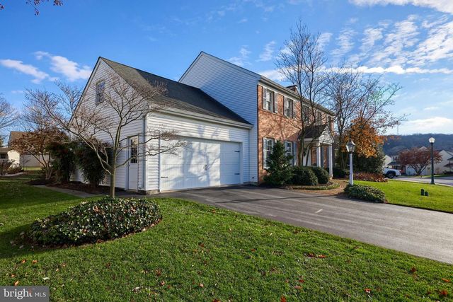 16 HORSESHOE DR, Ephrata, PA 17522