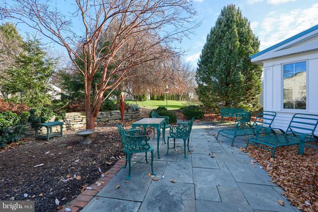 16 HORSESHOE DR, Ephrata, PA 17522