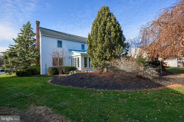 16 HORSESHOE DR, Ephrata, PA 17522