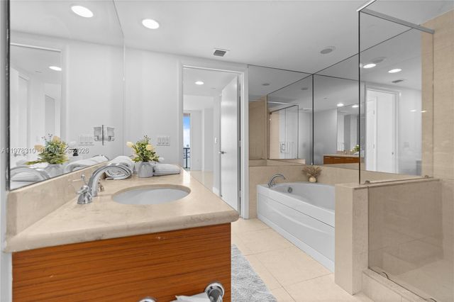 50 Biscayne Blvd 1902, Miami, FL 33132