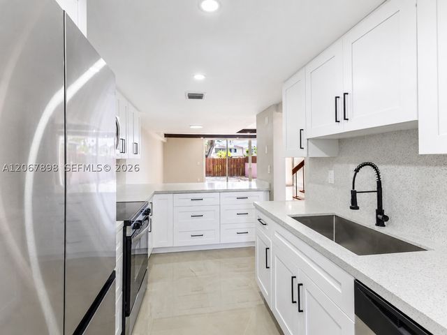 14124 Kendale Lakes Cir 14124, Miami, FL 33183