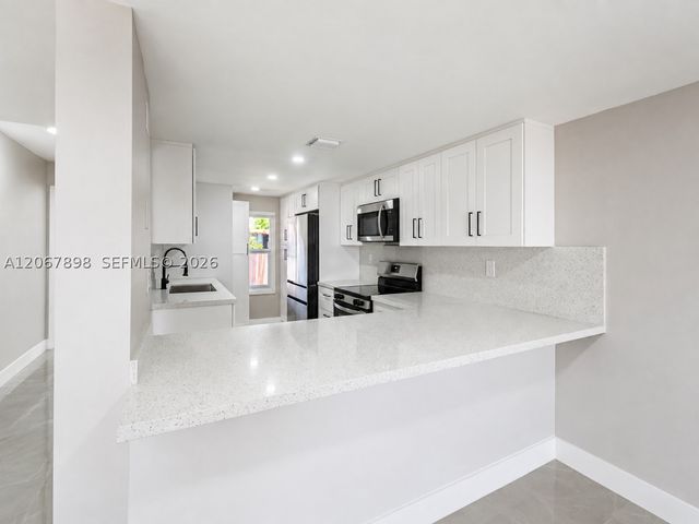14124 Kendale Lakes Cir 14124, Miami, FL 33183