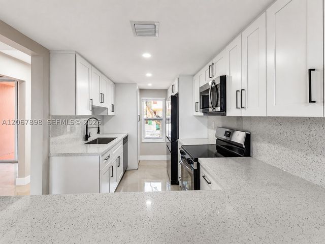 14124 Kendale Lakes Cir 14124, Miami, FL 33183