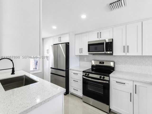 14124 Kendale Lakes Cir 14124, Miami, FL 33183