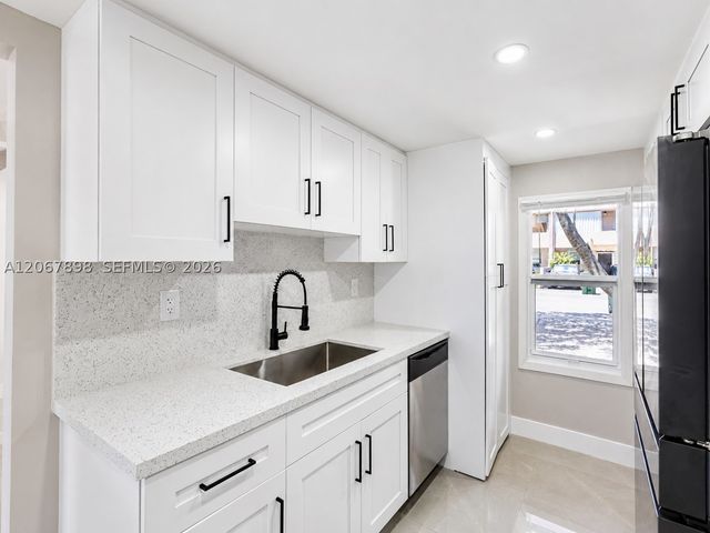 14124 Kendale Lakes Cir 14124, Miami, FL 33183