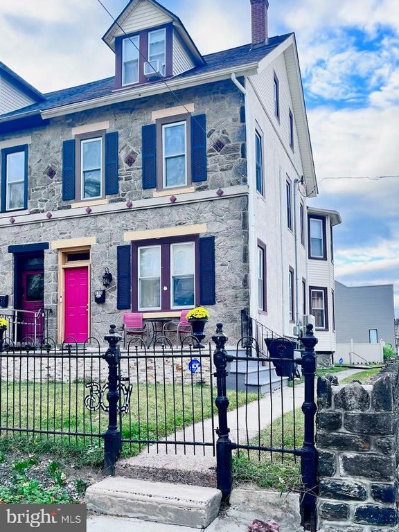 135 E UPSAL ST, Philadelphia, PA 19119