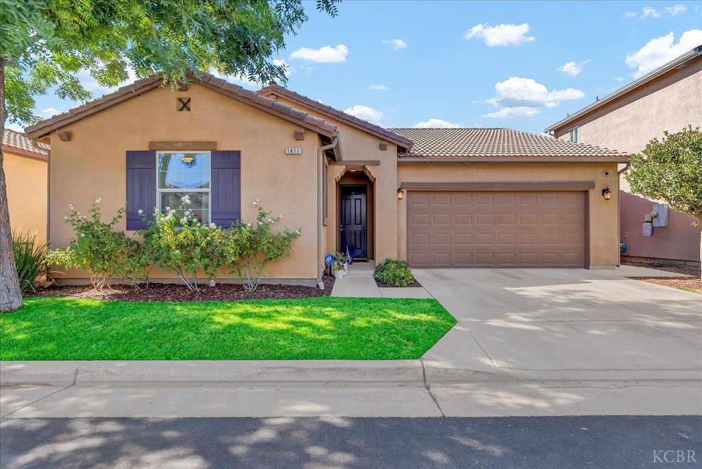 1813 Van Gogh Way, Hanford, CA 93230