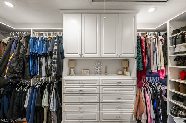 11779 Derbyshire Lane, Chagrin Falls, OH 44023