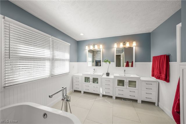 11779 Derbyshire Lane, Chagrin Falls, OH 44023