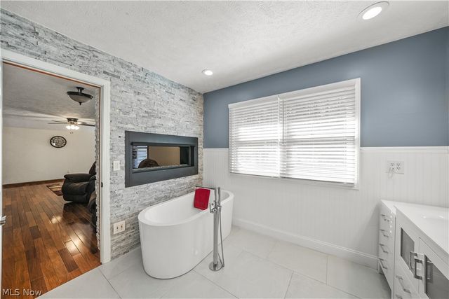 11779 Derbyshire Lane, Chagrin Falls, OH 44023