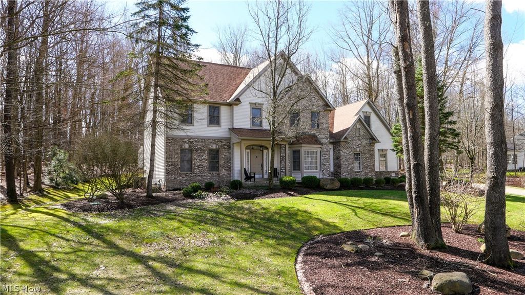 11779 Derbyshire Lane, Chagrin Falls, OH 44023