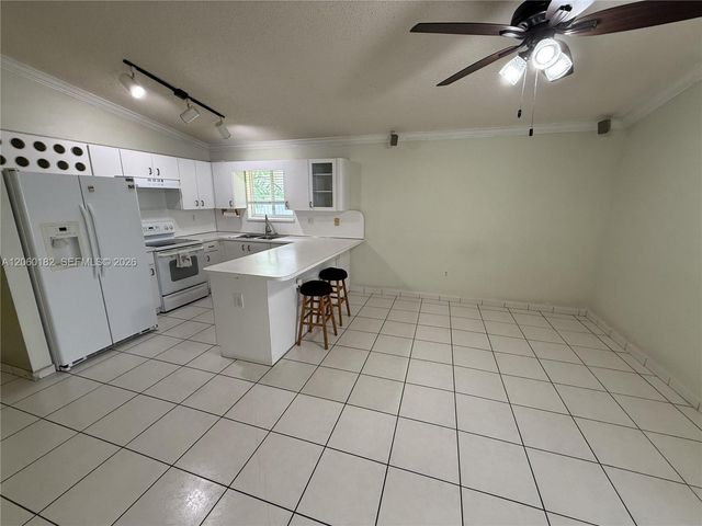 7510 W 4th Avenue, Hialeah, FL 33014