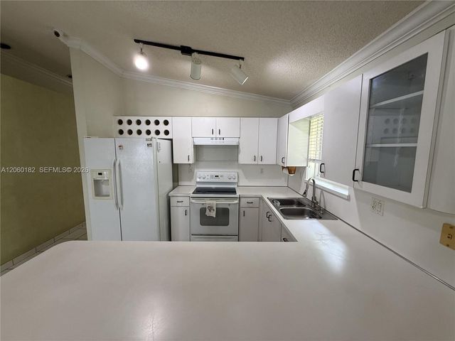 7510 W 4th Avenue, Hialeah, FL 33014