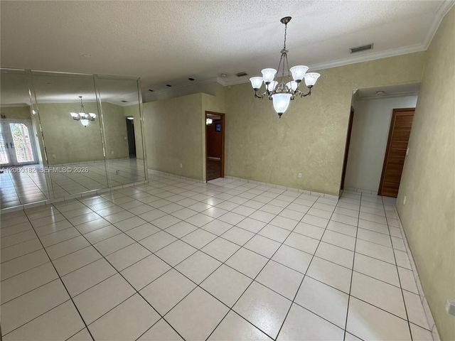 7510 W 4th Avenue, Hialeah, FL 33014