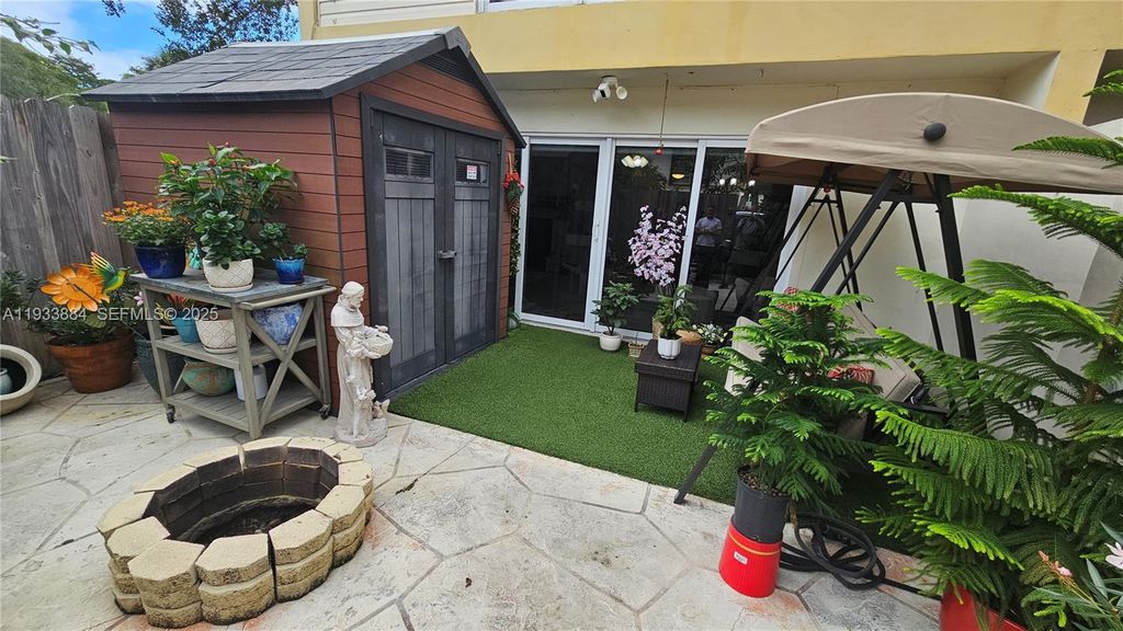 Image 13 of property listing at 3321 Farragut St 7H, Hollywood, FL 33021