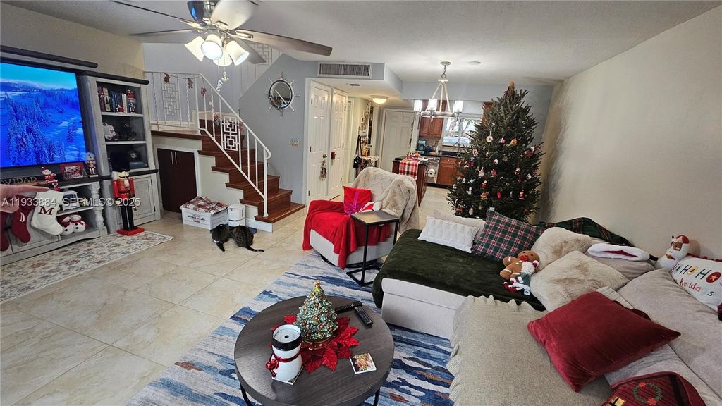 Image 15 of property listing at 3321 Farragut St 7H, Hollywood, FL 33021