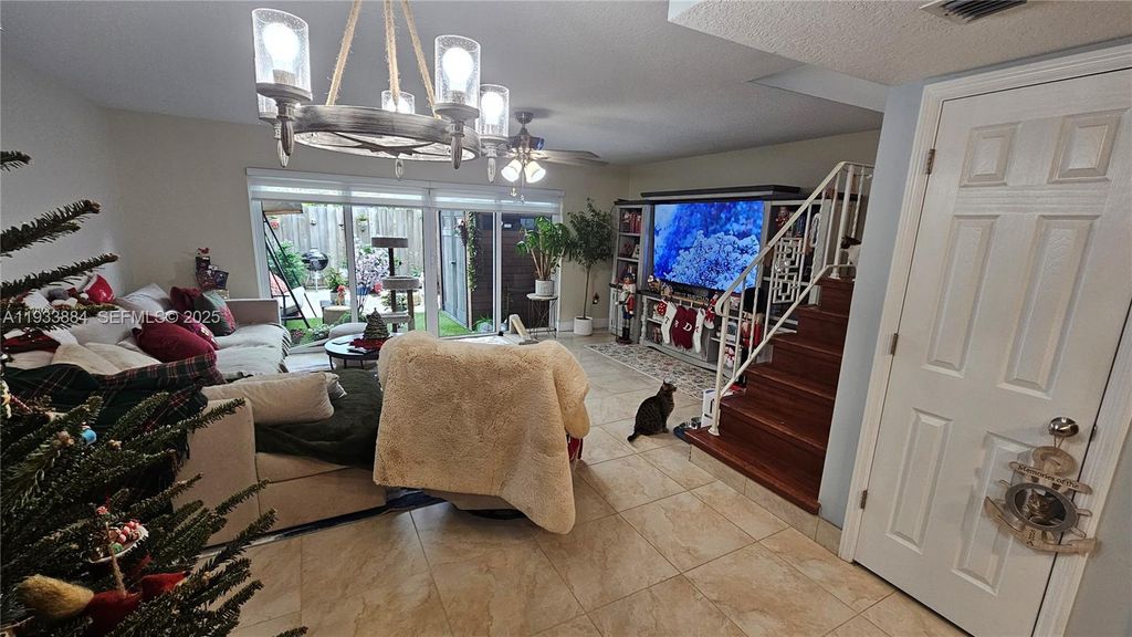 Image 17 of property listing at 3321 Farragut St 7H, Hollywood, FL 33021